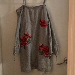 Romeo Juliet Couture Striped Blouse With Floral Embroidery Size Medium